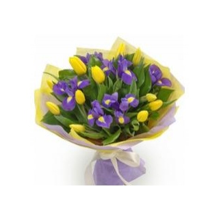 Желтые тюльпаны с ирисами