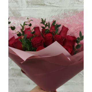 15 красных роз Кения 40 см