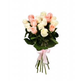 Букет из белых и нежно розовых роз